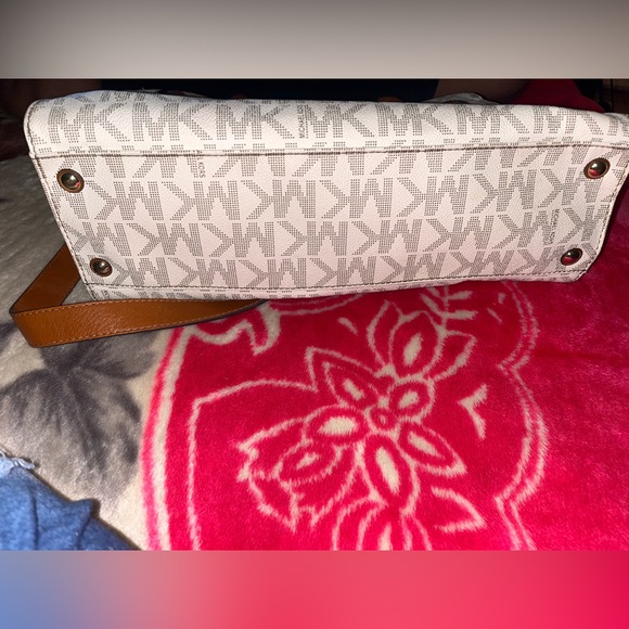 Michael Kors Hamilton - Picture 3 of 10